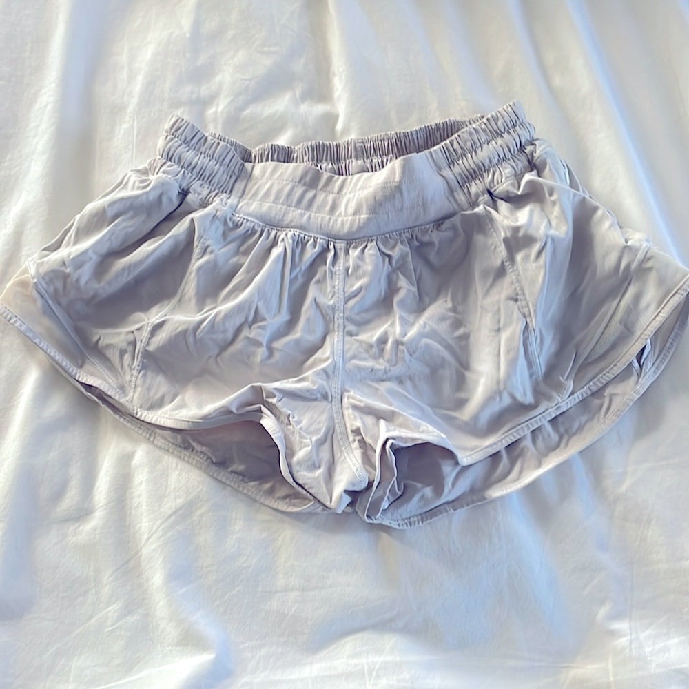 Lululemon hottie hot shorts white